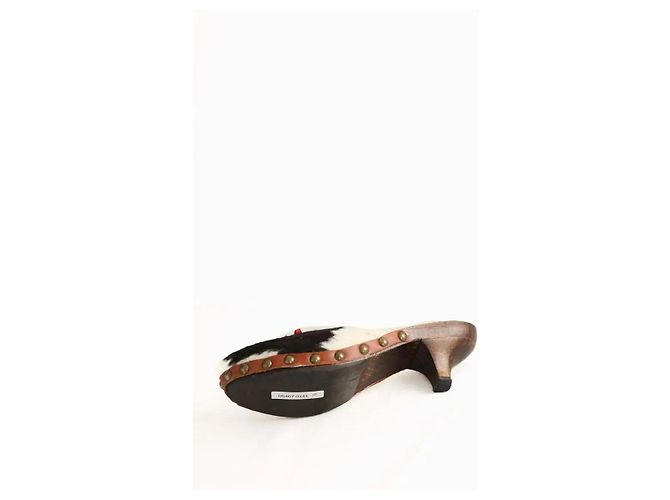 Sabots Miu Miu en fourrure marron taille 37 - vue 6