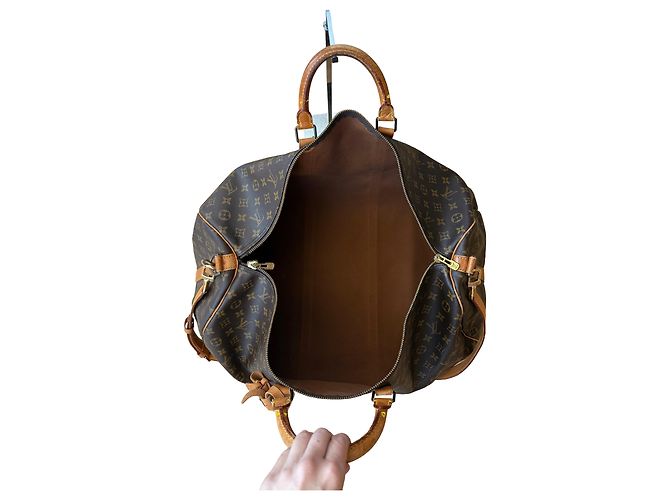 Un bellissimo Keepall 55 Bandoulière di Louis Vuitton. - vista 9