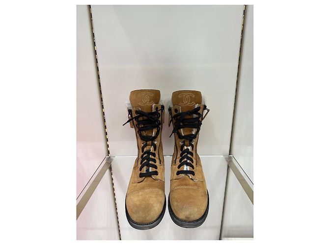Botas de combate de ante marrón CHANEL 2012 Talla 38.5 de segunda mano - vista 2