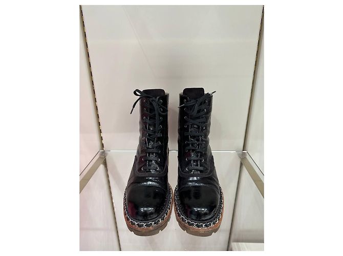 Chanel 2015 braune Lackleder-Ankle Combat Boots Größe 38 gebraucht - Ansicht 3