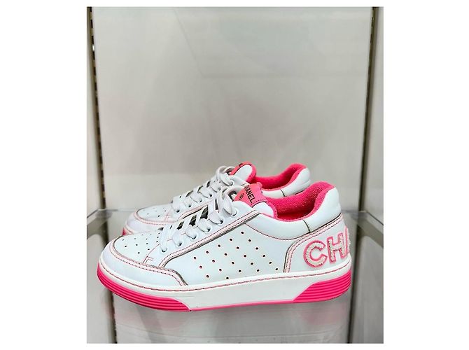 Sneakers basse in pelle di vitello bianca Chanel chic con logo CC taglia 36, usate - vista 3