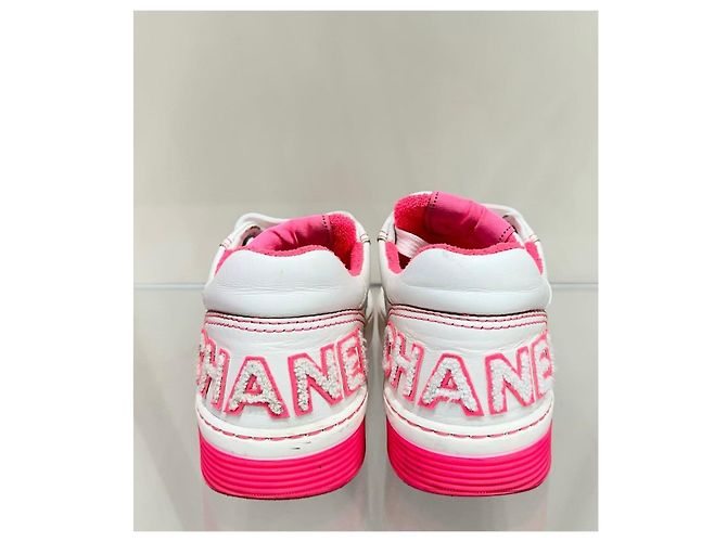 Sneakers basse in pelle di vitello bianca Chanel chic con logo CC taglia 36, usate - vista 4