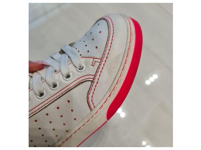Sneakers basse in pelle di vitello bianca Chanel chic con logo CC taglia 36, usate - vista 6