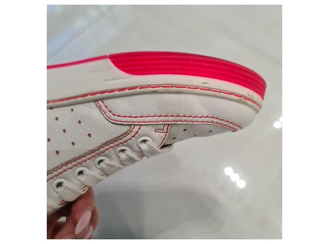 Sneakers basse in pelle di vitello bianca Chanel chic con logo CC taglia 36, usate - vista 7