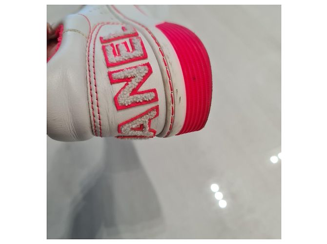 Sneakers basse in pelle di vitello bianca Chanel chic con logo CC taglia 36, usate - vista 8