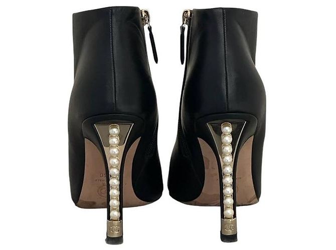 Timeless Chanel schwarze Leder Stiefeletten mit Perlenabsatz Größe 38.5 Gebraucht - Ansicht 4
