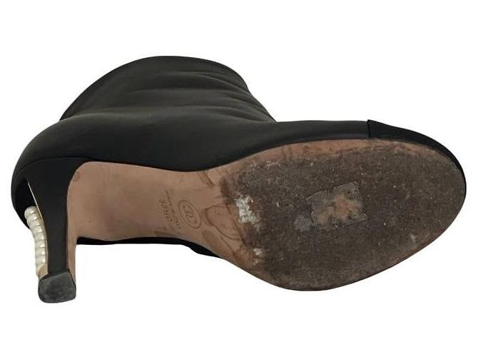 Timeless Chanel schwarze Leder Stiefeletten mit Perlenabsatz Größe 38.5 Gebraucht - Ansicht 6