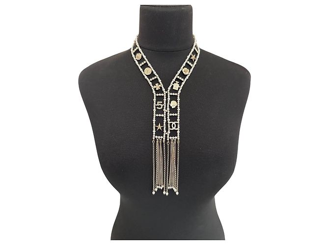 Collana dichiarativa in perle e charm Chanel usata - vista 2