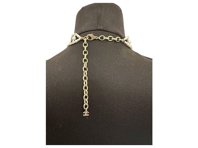 Collana dichiarativa in perle e charm Chanel usata - vista 5