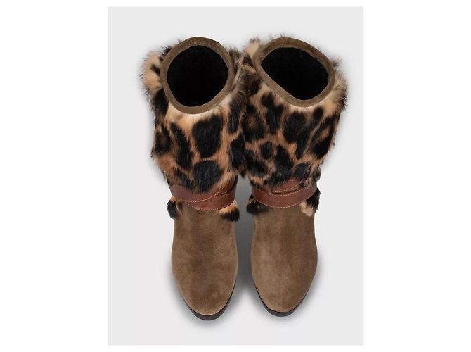 Stivaletti chic in suede e pelliccia sintetica Burberry Taglia 38.5  Usato - vista 2