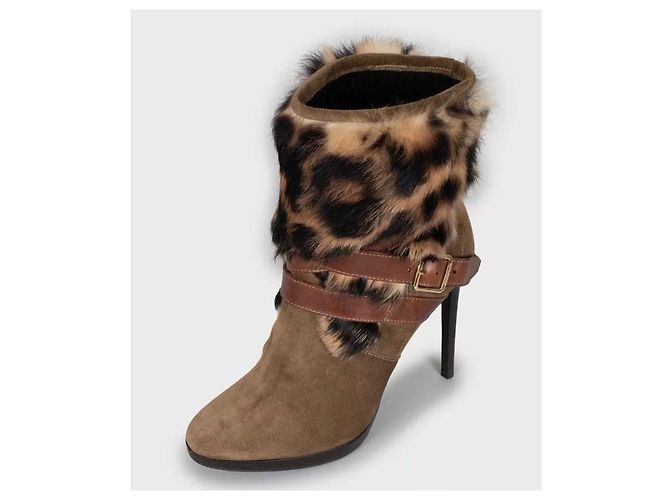 Stivaletti chic in suede e pelliccia sintetica Burberry Taglia 38.5  Usato - vista 3