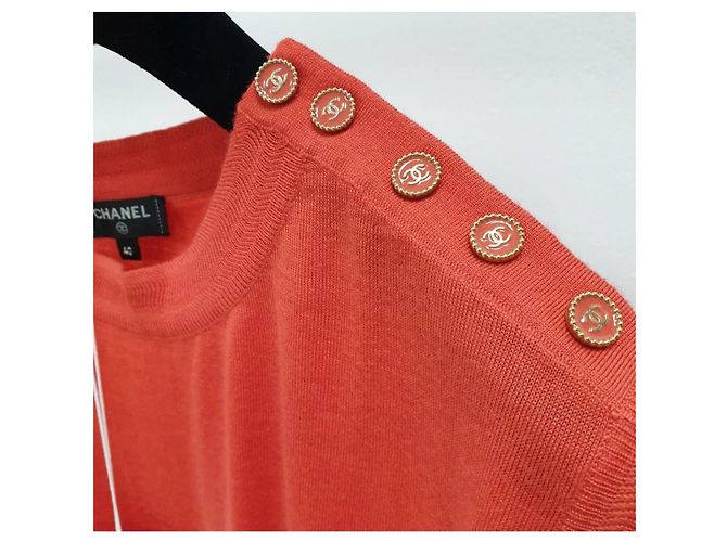 Chanel Coralrotes Jersey-Oberteil mit CC-Buttons, Größe 40, gebraucht - Ansicht 2
