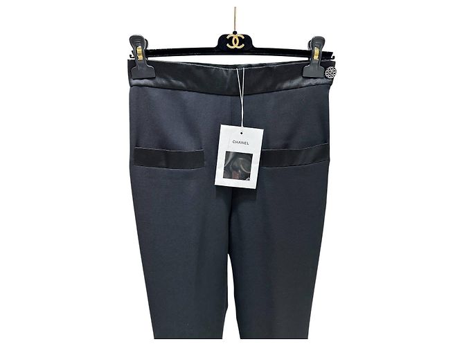 NWTChanel Wool Pants Trousers,Size 36 pre-owned - view 3