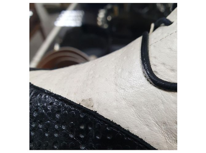 Authentische Chanel Schwarz & Beige Kampfstiefel - Größe 40 gebraucht - Ansicht 10