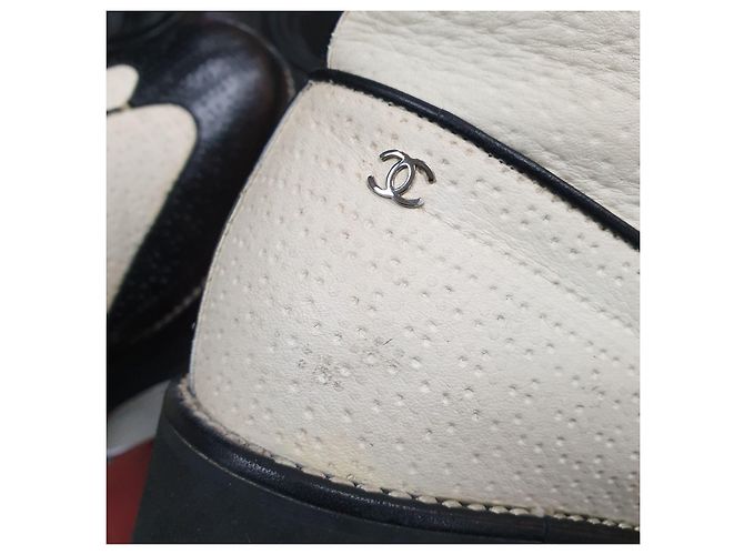 Authentische Chanel Schwarz & Beige Kampfstiefel - Größe 40 gebraucht - Ansicht 11