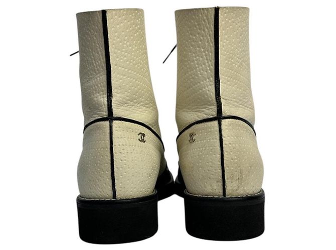 Authentische Chanel Schwarz & Beige Kampfstiefel - Größe 40 gebraucht - Ansicht 4