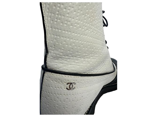 Authentische Chanel Schwarz & Beige Kampfstiefel - Größe 40 gebraucht - Ansicht 5