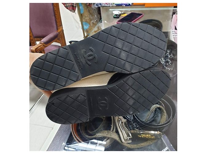 Authentische Chanel Schwarz & Beige Kampfstiefel - Größe 40 gebraucht - Ansicht 8