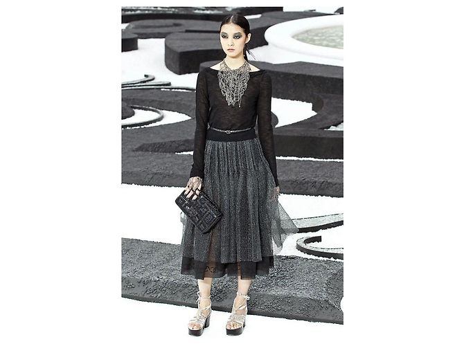 Timeless Chanel 2011 Top de Viscosa Negro Talla 36 Usado - vista 2
