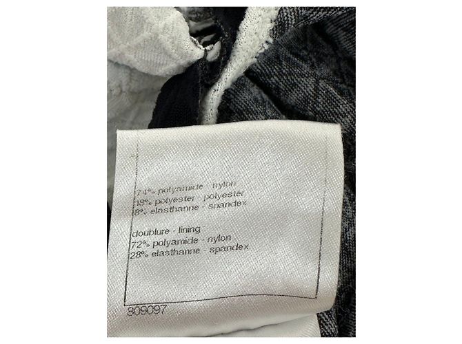 Maiô Chanel com detalhe de decote branco Tamanho 38 Usado - vista 6