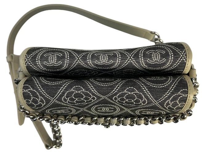 Bolsa de flap dupla Camélia Chanel em canvas impresso acolchoado pequeno cinza usado - vista 6