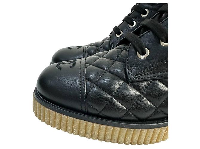 Vorbesitzene schwarze gesteppten CC Plattform Combat Boots Chanel 20B - Ansicht 2