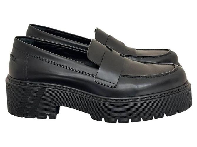 Mocassini Hitch eleganti di Hermès - Pelle di vitello lucida nera - Taglia 39 - Usato - vista 2