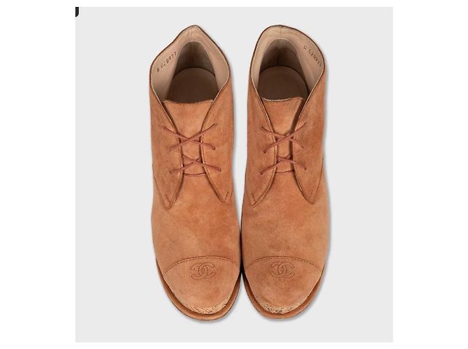 Timeless Chanel braune Wildleder Schnürstiefeletten - Größe 39 Gebraucht - Ansicht 2