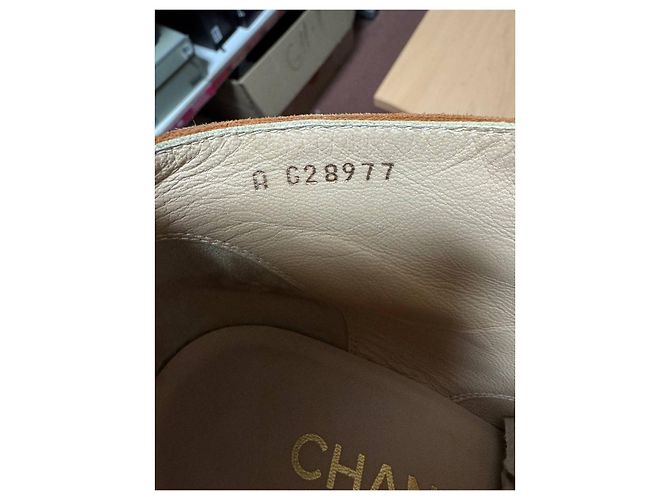 Timeless Chanel braune Wildleder Schnürstiefeletten - Größe 39 Gebraucht - Ansicht 6