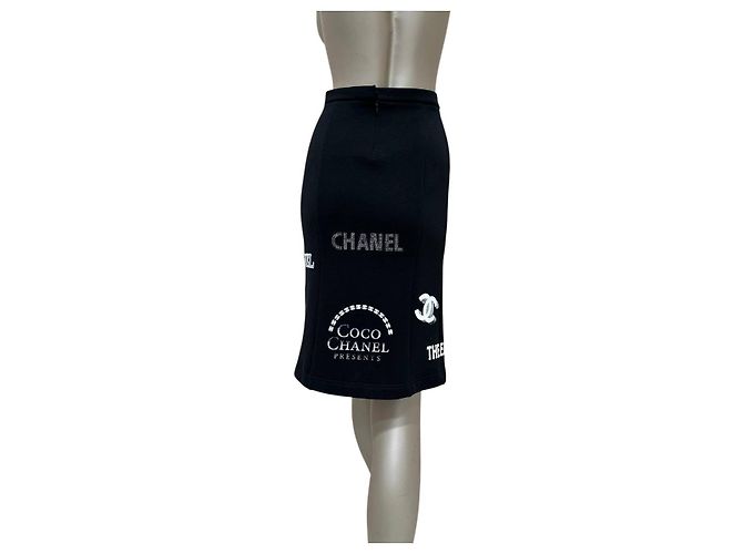 Falda con símbolos de logo Chanel 2021 - Talla 38 Usada - vista 3