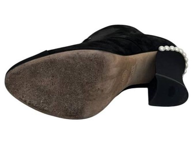 Stivaletti in suede nero Chanel con lacci e perle - Taglia 38,5 Usati - vista 5