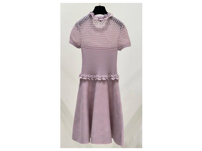 Timeless Chanel 17A Strickkleid mit rosa Blumenbordüre Größe 34 Gebraucht - Ansicht 5