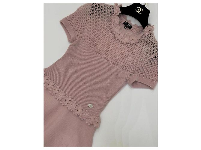 Timeless Chanel 17A Strickkleid mit rosa Blumenbordüre Größe 34 Gebraucht - Ansicht 6