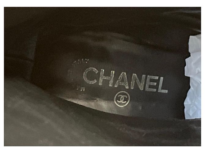 Chanel Two-Tone CC logo Leather Boots - Size 40.5 pre-owned - view 6