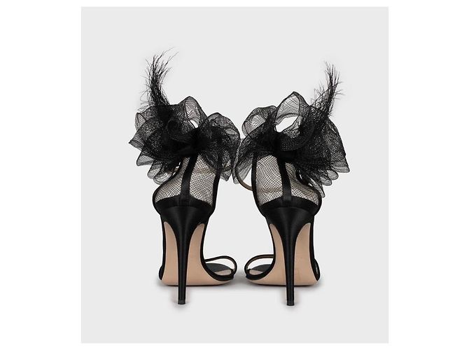 Sandali Stiletto in Velluto Nero con Fiocco Valentino Taglia 39 usati - vista 4