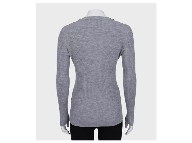 Chanel enganierter grauer Pullover mit Signaturknöpfen Größe 44 Gebraucht - Ansicht 3