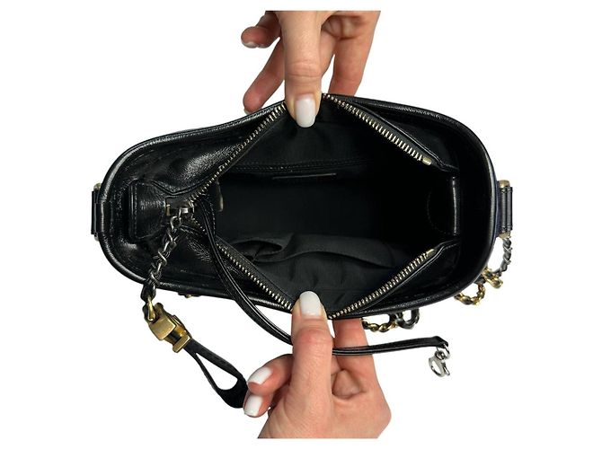 Borsa Gabrielle in ricamo tessile blu navy Paris-Hamburg di Chanel - vista 4