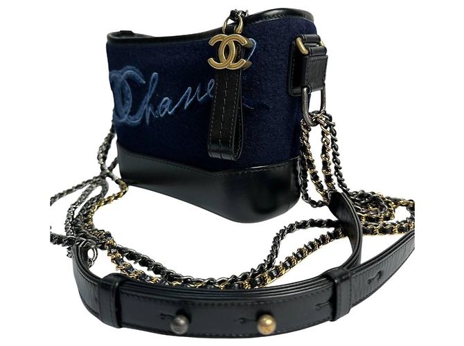 Borsa Gabrielle in ricamo tessile blu navy Paris-Hamburg di Chanel - vista 5
