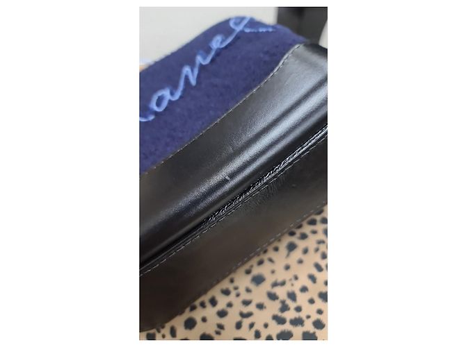 Borsa Gabrielle in ricamo tessile blu navy Paris-Hamburg di Chanel - vista 9