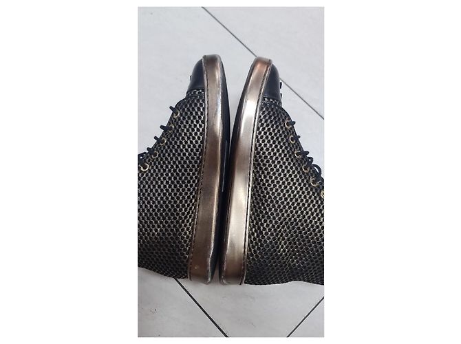 Sneakers alte lucide con lacci Chanel Taglia 37,5 usate - vista 11