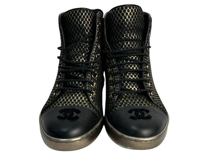 Sneakers alte lucide con lacci Chanel Taglia 37,5 usate - vista 3