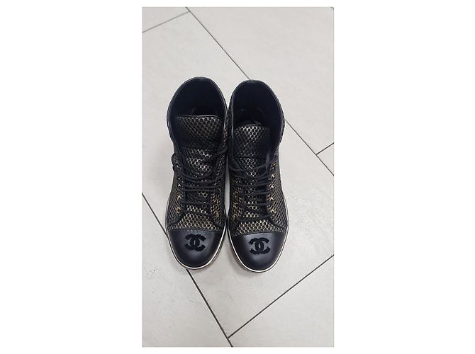 Sneakers alte lucide con lacci Chanel Taglia 37,5 usate - vista 7