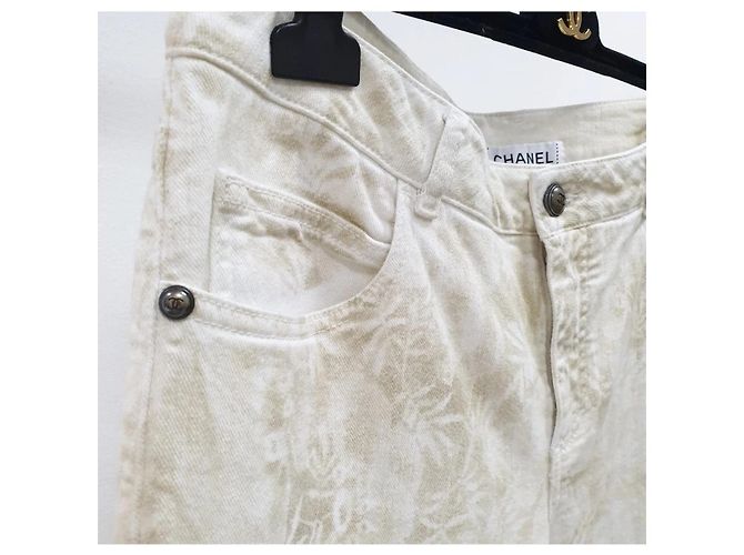 Timeless Jeans con estampado de Camélias CHANEL Talla 44 Usado - vista 2