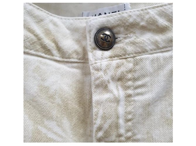 Timeless Jeans con estampado de Camélias CHANEL Talla 44 Usado - vista 3