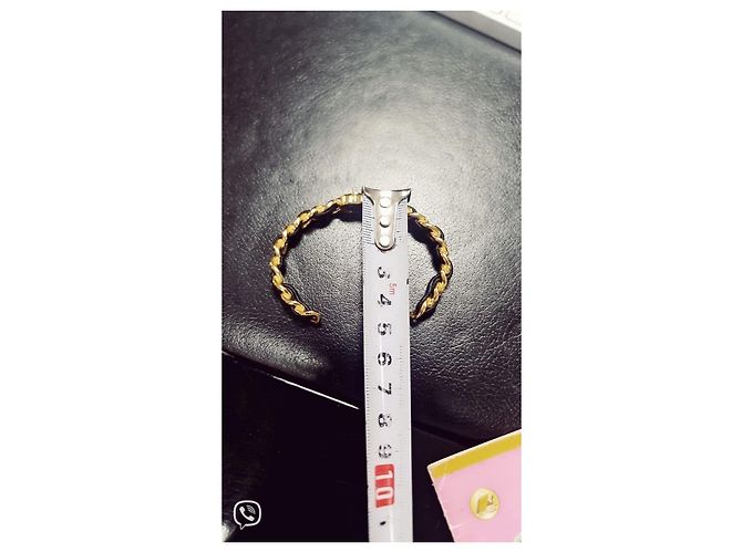 Bracciale in pelle con dettaglio a catena Chanel usato - vista 7