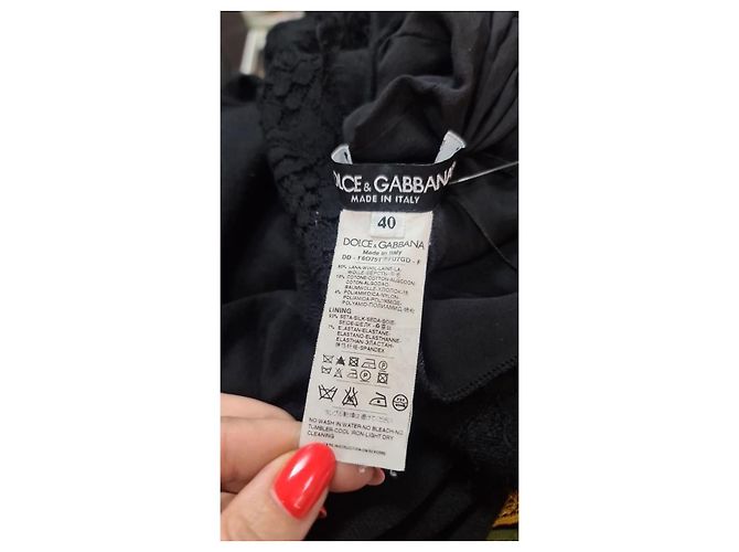 Abito in pizzo nero aderente Dolce & Gabbana Taglia 40 Usato - vista 4
