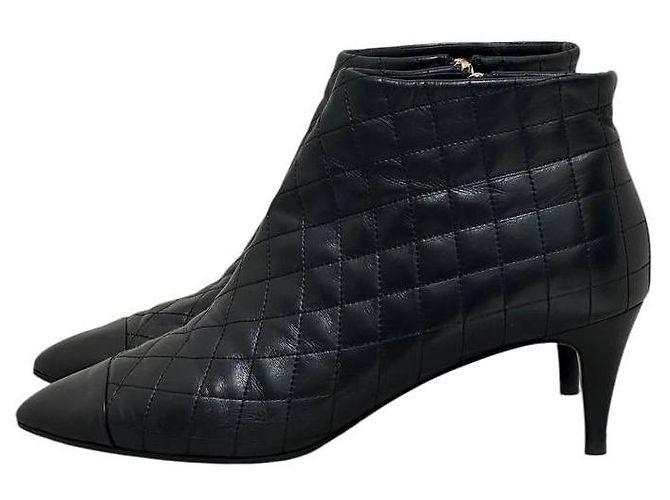 Timeless Botines Chanel 2015 con acentos de camelia – Talla 41 Usado - vista 2