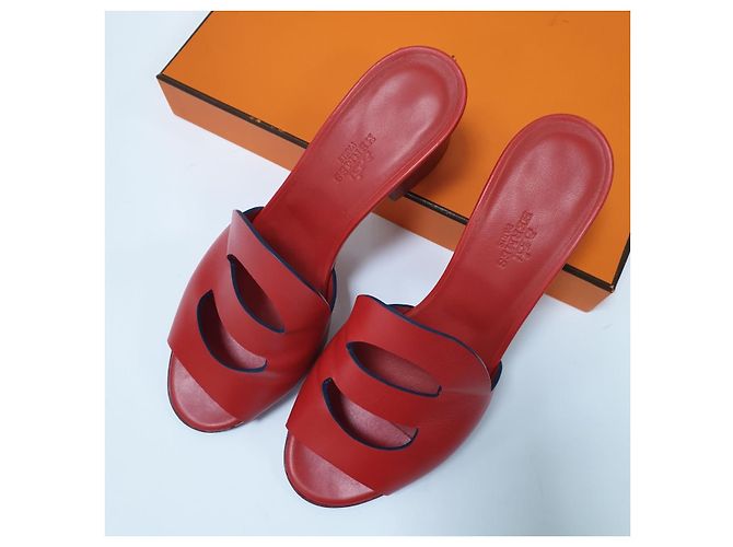 Sandalias de tacón bloque Mona de cuero rojo Hermès Talla 38 de segunda mano - vista 2