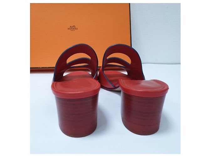 Sandalias de tacón bloque Mona de cuero rojo Hermès Talla 38 de segunda mano - vista 3