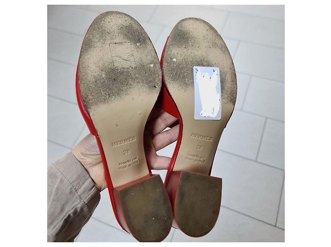 Sandalias de tacón bloque Mona de cuero rojo Hermès Talla 38 de segunda mano - vista 8